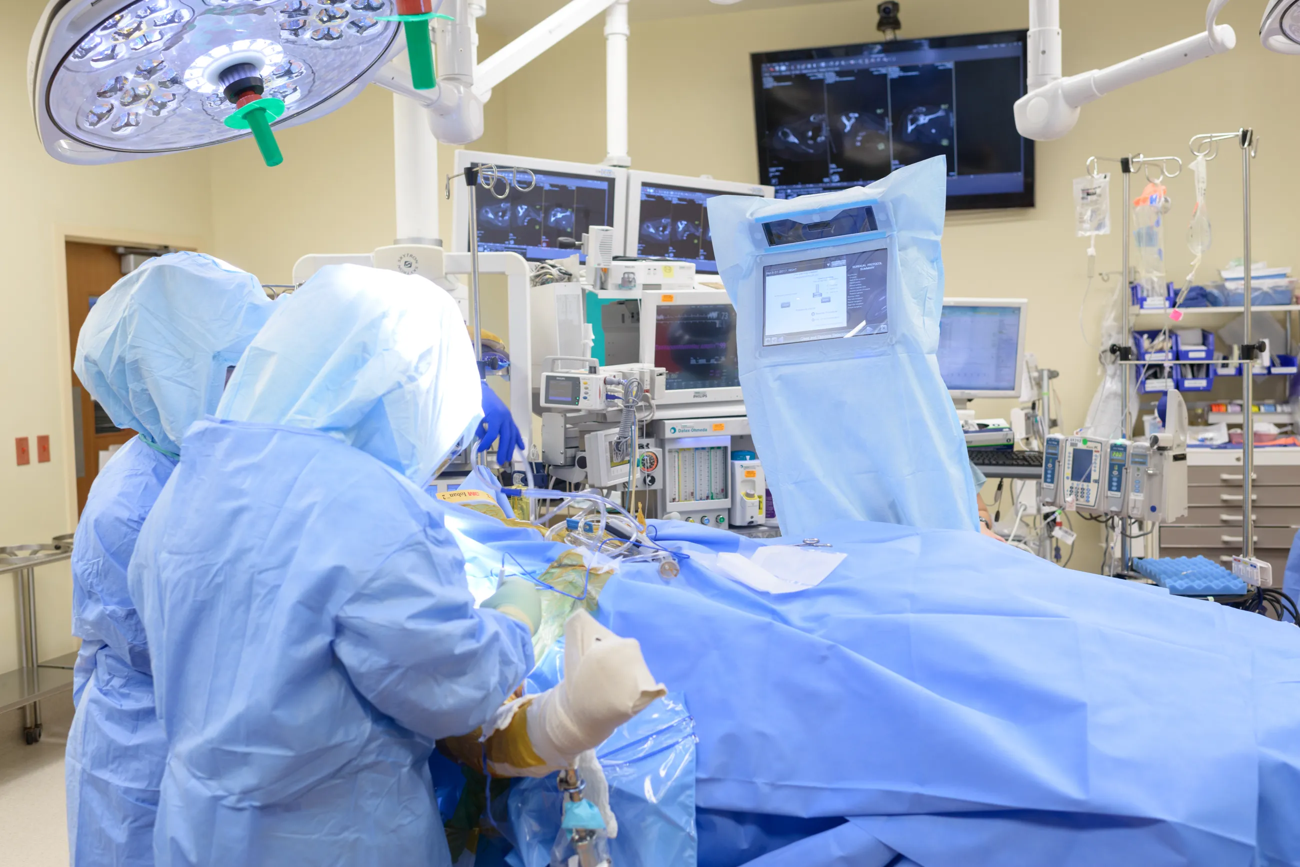 Dr. Wright and Dr. Waldrop perform first of its kind computer assisted shoulder replacement surgery.