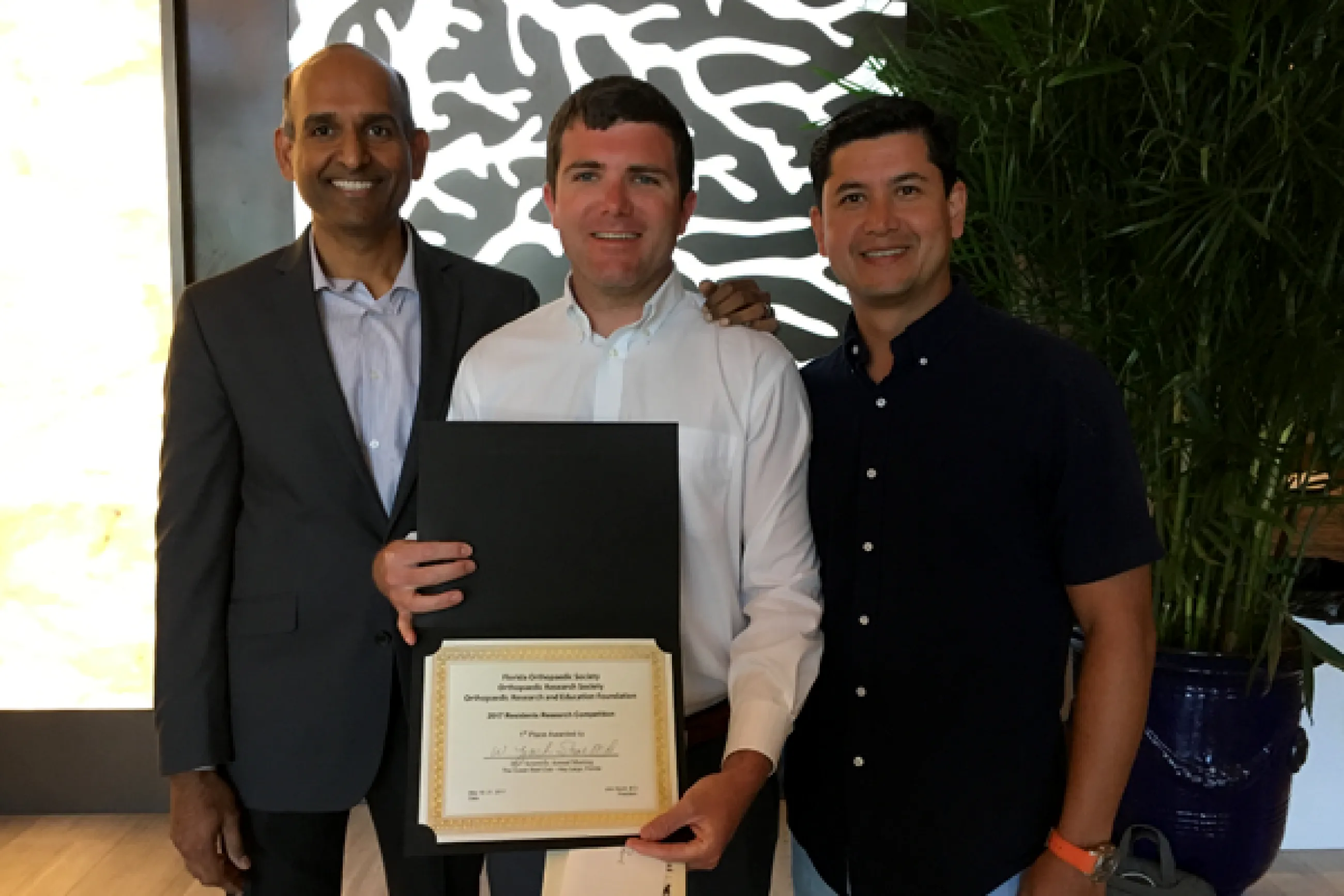 Dr. Zach Stone receives first place resident research award at 2017 FOS Annual Meeting